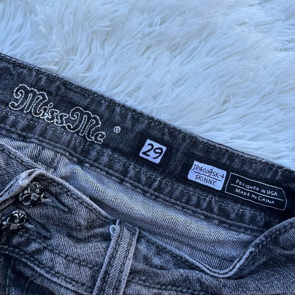 Miss Me Capri Jeans - Picture 3 of 5